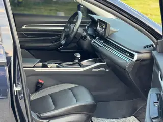 Geely Emgrand 2022 4.ª generación 1.5L CVT De élite interior foto 12 Geely Emgrand 2022 4.ª generación 1.5L CVT De élite interior foto 12