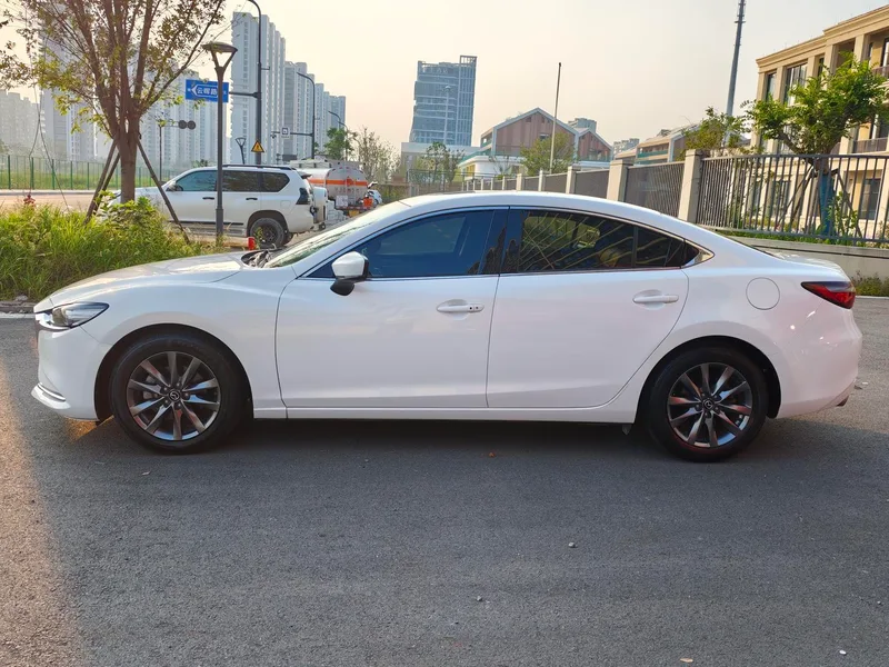 Mazda Atenza 2020 2.0L Edición Deluxe Blue Sky exterior foto 3 Mazda Atenza 2020 2.0L Edición Deluxe Blue Sky exterior foto 3
