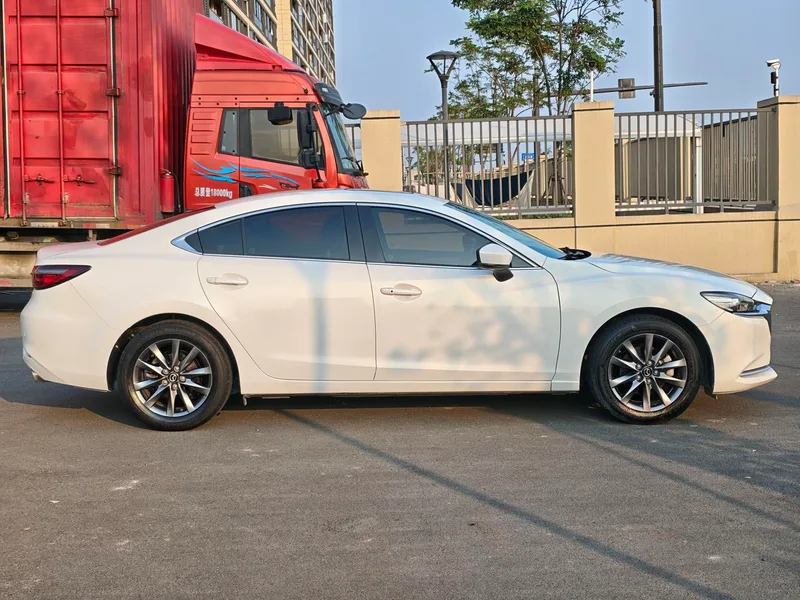 Mazda Atenza 2020 2.0L Edición Deluxe Blue Sky exterior foto 5 Mazda Atenza 2020 2.0L Edición Deluxe Blue Sky exterior foto 5