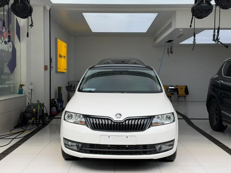 Skoda Rapid Spaceback 2016 Restyling 1.6L Automatic Smart Travel Edition exterior photo 2 Skoda Rapid Spaceback 2016 Restyling 1.6L Automatic Smart Travel Edition exterior photo 2