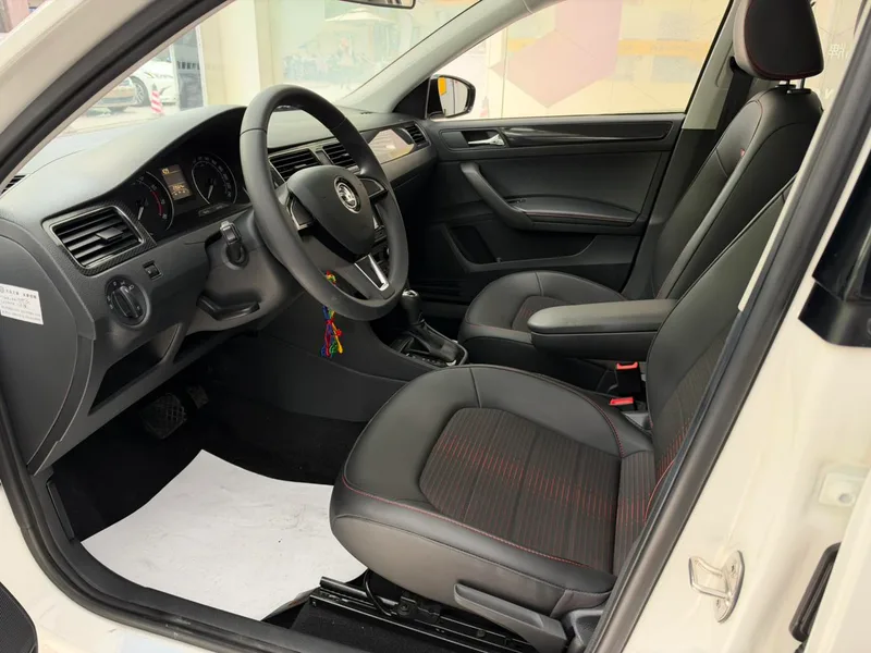 Skoda Rapid Spaceback 2016 Restyling 1.6L Automatic Smart Travel Edition exterior photo 4 Skoda Rapid Spaceback 2016 Restyling 1.6L Automatic Smart Travel Edition exterior photo 4