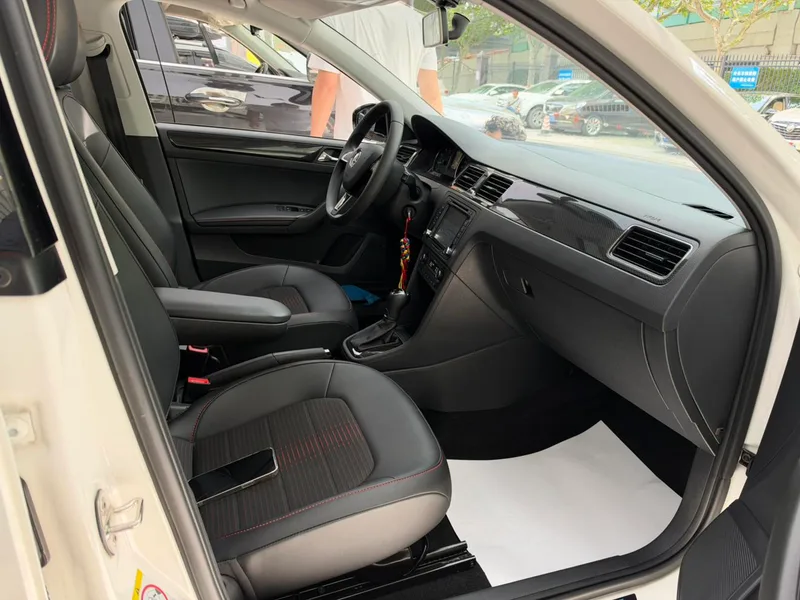 Skoda Rapid Spaceback 2016 Restyling 1.6L Automatic Smart Travel Edition exterior photo 5 Skoda Rapid Spaceback 2016 Restyling 1.6L Automatic Smart Travel Edition exterior photo 5