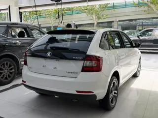 Skoda Rapid Spaceback 2016 Restyling 1.6L Automatic Smart Travel Edition interior photo 8 Skoda Rapid Spaceback 2016 Restyling 1.6L Automatic Smart Travel Edition interior photo 8