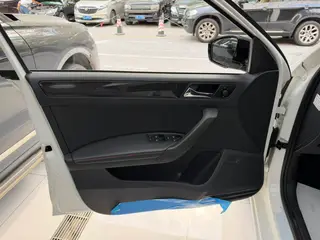 Skoda Rapid Spaceback 2016 Restyling 1.6L Automatic Smart Travel Edition interior photo 10 Skoda Rapid Spaceback 2016 Restyling 1.6L Automatic Smart Travel Edition interior photo 10