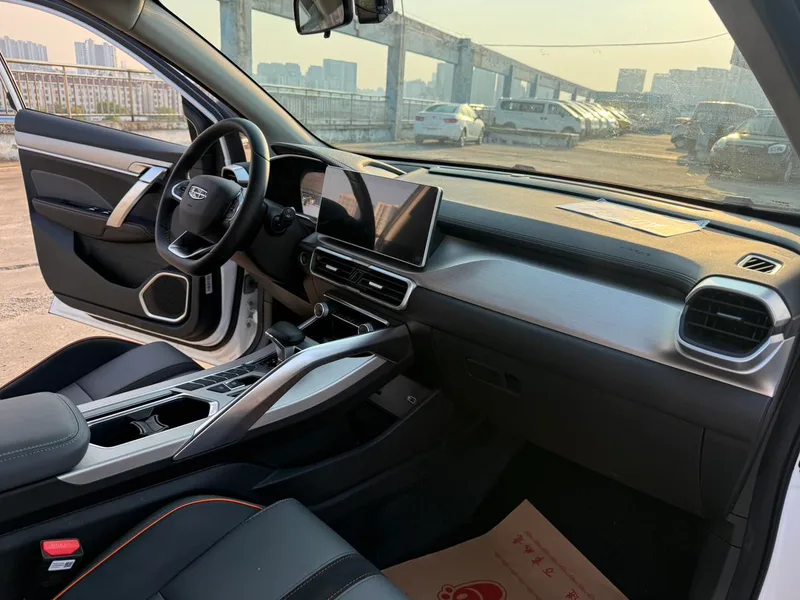 Geely Coolray 2023 1.5T DCT Edición Diamante interior foto 11 Geely Coolray 2023 1.5T DCT Edición Diamante interior foto 11