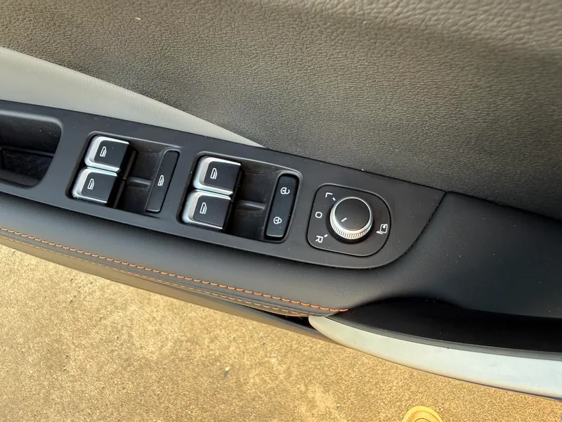 Geely Coolray 2023 1.5T DCT Edición Diamante interior foto 15 Geely Coolray 2023 1.5T DCT Edición Diamante interior foto 15