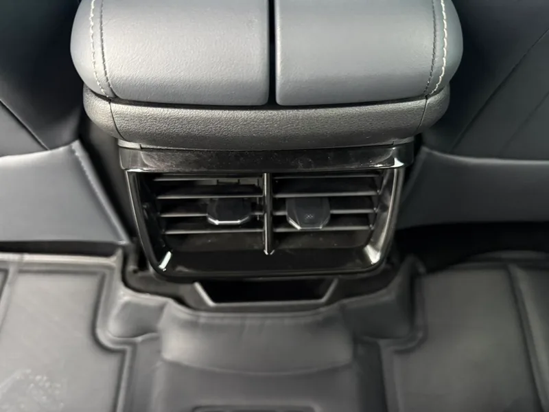Geely Boyue L 2024 1.5TD DCT Premium Edition exterior photo 7
