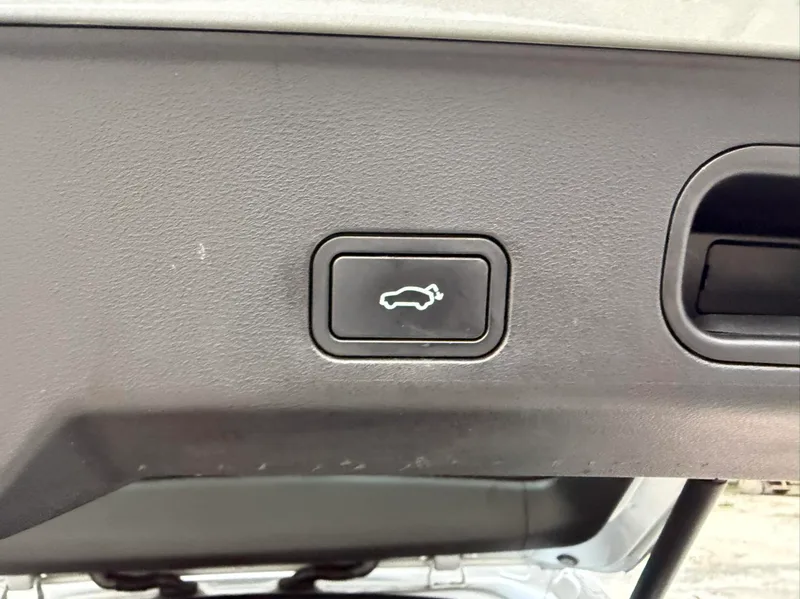 Geely Boyue L 2024 1.5TD DCT Premium Edition interior photo 9