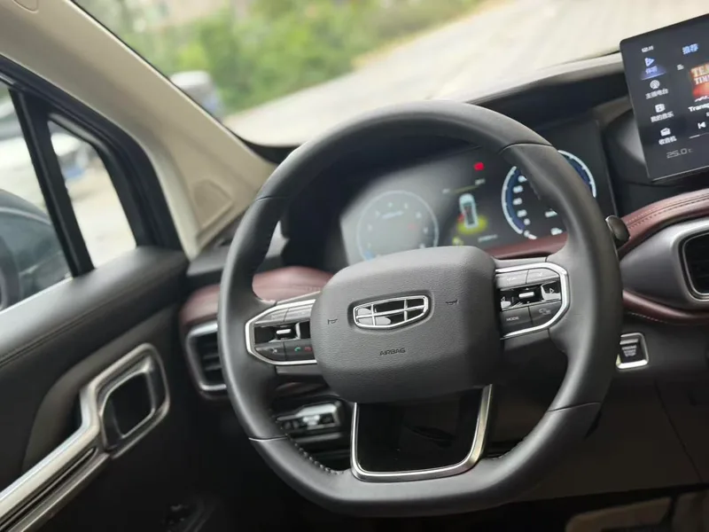 Geely Okavango 2022 1.8TD DCT Luxury type interior photo 10