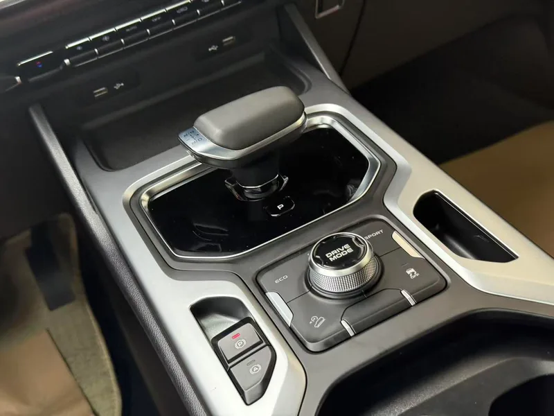 Geely Okavango 2022 1.8TD DCT Luxury type interior photo 11