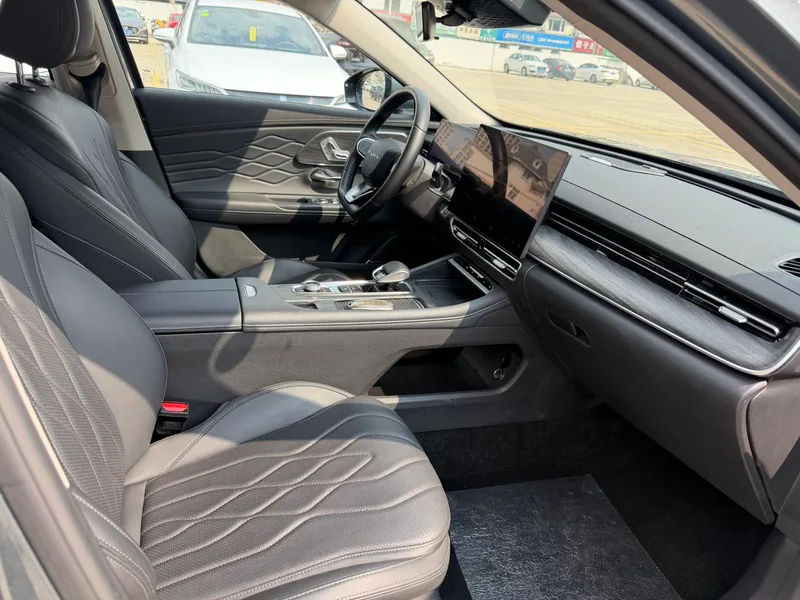 Chery Arrizo 8 PRO 2025 1.6T DCT Luxury type interior photo 11 Chery Arrizo 8 PRO 2025 1.6T DCT Luxury type interior photo 11