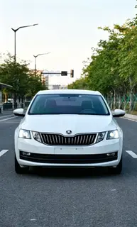 Skoda Octavia 2019 TSI230 DSG Zhixing Comfort Edition China V exterior photo 2 Skoda Octavia 2019 TSI230 DSG Zhixing Comfort Edition China V exterior photo 2