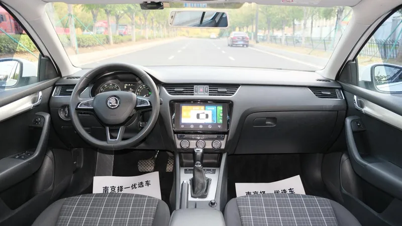 Skoda Octavia 2019 TSI230 DSG Zhixing Comfort Edition China V interior photo 7 Skoda Octavia 2019 TSI230 DSG Zhixing Comfort Edition China V interior photo 7