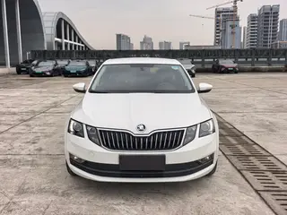 Skoda Octavia 2022 1.5L Edición automática exterior foto 2 Skoda Octavia 2022 1.5L Edición automática exterior foto 2