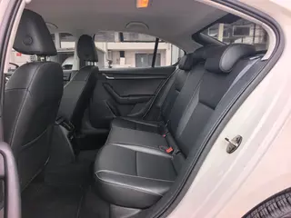 Skoda Octavia 2022 1.5L Edición automática interior foto 7 Skoda Octavia 2022 1.5L Edición automática interior foto 7