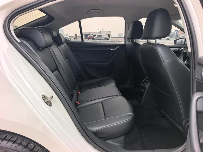 Skoda Octavia 2022 1.5L Edición automática interior foto 9 Skoda Octavia 2022 1.5L Edición automática interior foto 9