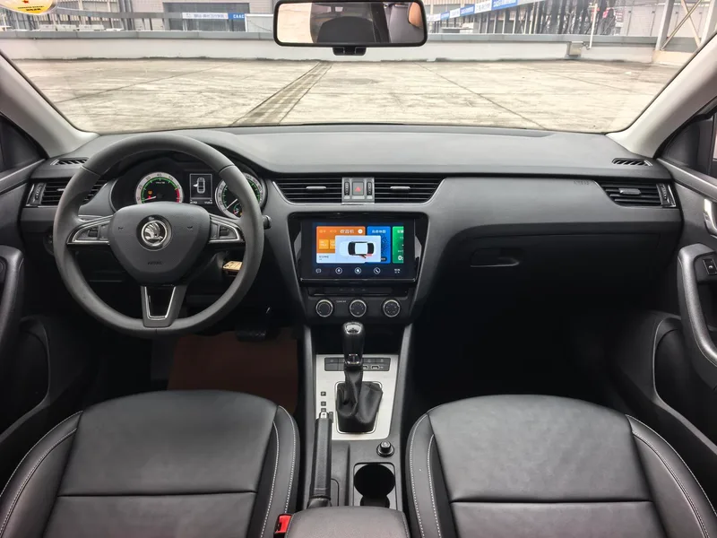 Skoda Octavia 2022 1.5L Edición automática interior foto 10 Skoda Octavia 2022 1.5L Edición automática interior foto 10