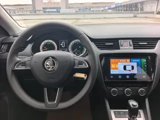 Skoda Octavia 2022 1.5L Edición automática interior foto 11 Skoda Octavia 2022 1.5L Edición automática interior foto 11
