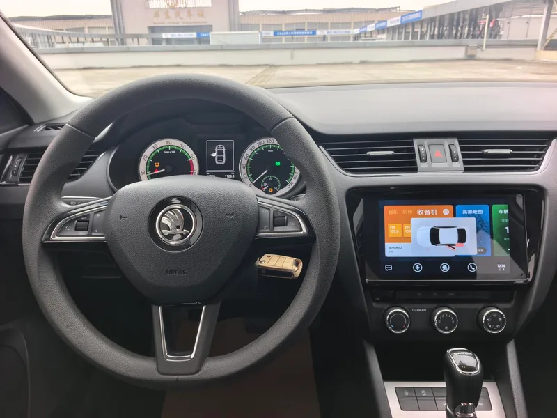 Skoda Octavia 2022 1.5L Edición automática interior foto 11 Skoda Octavia 2022 1.5L Edición automática interior foto 11