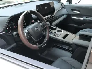 Toyota Sienna 2024 Dual Power 2.5L Four-wheel drive Premium Edition interior photo 13