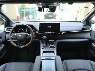 Toyota Sienna 2024 Dual Power 2.5L Four-wheel drive Premium Edition interior photo 17