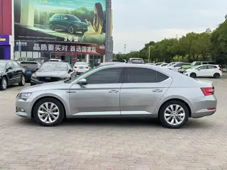 Skoda Superb 2016 TSI330 DSG Line Creation Edition interior photo 11 Skoda Superb 2016 TSI330 DSG Line Creation Edition interior photo 11