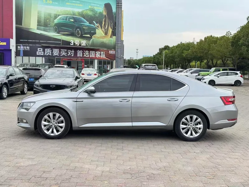 Skoda Superb 2016 TSI330 DSG Line Creation Edition interior photo 11 Skoda Superb 2016 TSI330 DSG Line Creation Edition interior photo 11