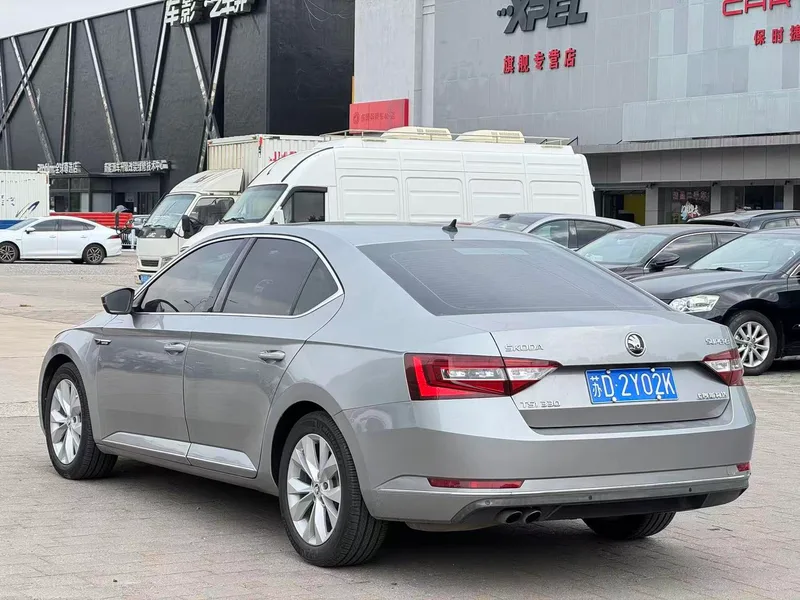 Skoda Superb 2016 TSI330 DSG Line Creation Edition interior photo 14 Skoda Superb 2016 TSI330 DSG Line Creation Edition interior photo 14