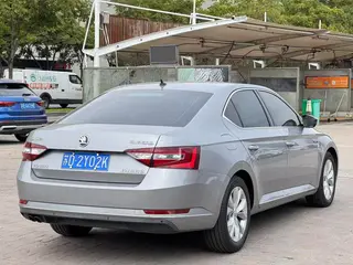 Skoda Superb 2016 TSI330 DSG Line Creation Edition interior photo 16 Skoda Superb 2016 TSI330 DSG Line Creation Edition interior photo 16