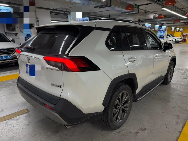 Toyota RAV4 2023 2.0L CVT Deux roues motrices 20 Anniversaire Platine Édition extérieur photo 3 Toyota RAV4 2023 2.0L CVT Deux roues motrices 20 Anniversaire Platine Édition extérieur photo 3