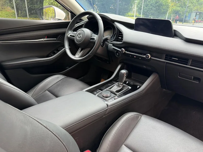 Mazda Mazda3 Axela 2022 2.0L Versión elegante de calidad automática exterior foto 8 Mazda Mazda3 Axela 2022 2.0L Versión elegante de calidad automática exterior foto 8