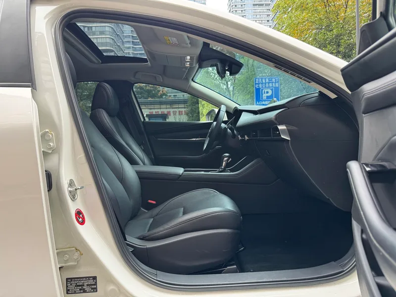 Mazda Mazda3 Axela 2022 2.0L Versión elegante de calidad automática exterior foto 9 Mazda Mazda3 Axela 2022 2.0L Versión elegante de calidad automática exterior foto 9
