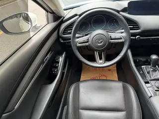Mazda Mazda3 Axela 2022 2.0L Versión elegante de calidad automática interior foto 12 Mazda Mazda3 Axela 2022 2.0L Versión elegante de calidad automática interior foto 12