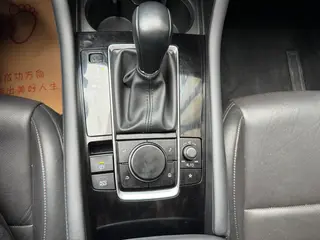 Mazda Mazda3 Axela 2022 2.0L Versión elegante de calidad automática interior foto 19 Mazda Mazda3 Axela 2022 2.0L Versión elegante de calidad automática interior foto 19