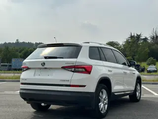 Skoda Kodiaq 2017 TSI330 5 Version de luxe à deux roues motrices extérieur photo 4 Skoda Kodiaq 2017 TSI330 5 Version de luxe à deux roues motrices extérieur photo 4