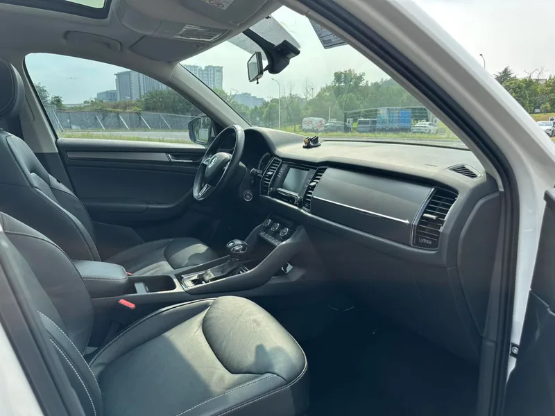 Skoda Kodiaq 2017 TSI330 5 Version de luxe à deux roues motrices extérieur photo 9 Skoda Kodiaq 2017 TSI330 5 Version de luxe à deux roues motrices extérieur photo 9