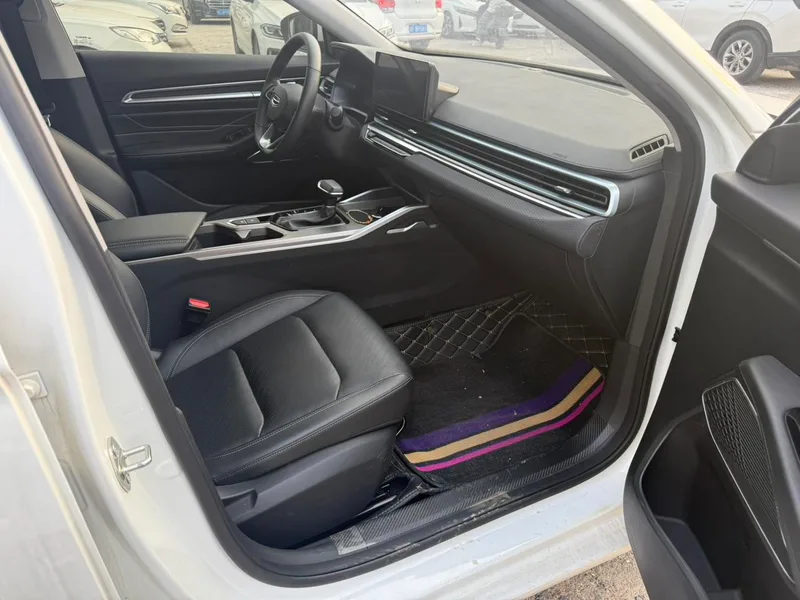 Geely Emgrand 2022 4th Gen 1.5L CVT Premium Trim interior photo 10 Geely Emgrand 2022 4th Gen 1.5L CVT Premium Trim interior photo 10