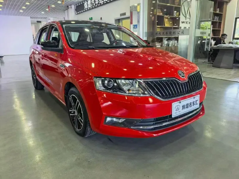 Skoda Rapid Spaceback 2018 1.6L Versión automática de confort exterior foto 3 Skoda Rapid Spaceback 2018 1.6L Versión automática de confort exterior foto 3