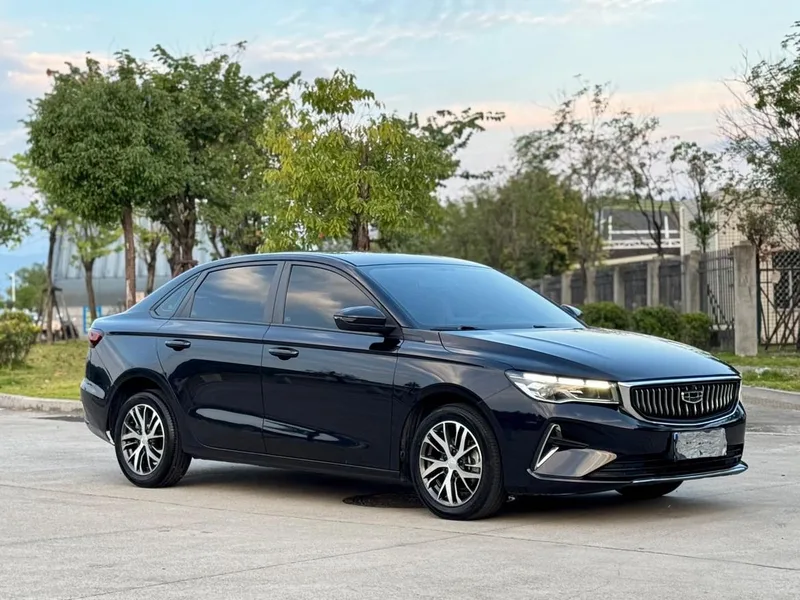 Geely Emgrand 2022 4th Gen 1.5L CVT Elite-type exterior photo 4 Geely Emgrand 2022 4th Gen 1.5L CVT Elite-type exterior photo 4