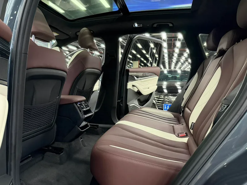 Geely Monjaro 2024 2.0TD High-power automatic two-wheel drive cloud version interior photo 7 Geely Monjaro 2024 2.0TD High-power automatic two-wheel drive cloud version interior photo 7