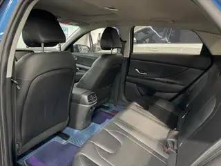 Hyundai Elantra 2022 1.5L CVT GLX Versión de élite interior foto 7 Hyundai Elantra 2022 1.5L CVT GLX Versión de élite interior foto 7