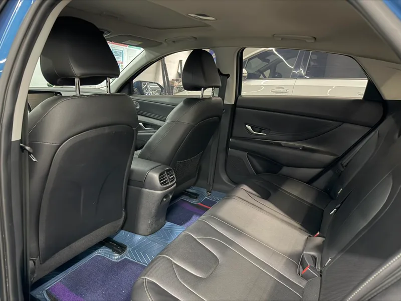 Hyundai Elantra 2022 1.5L CVT GLX Versión de élite interior foto 7 Hyundai Elantra 2022 1.5L CVT GLX Versión de élite interior foto 7