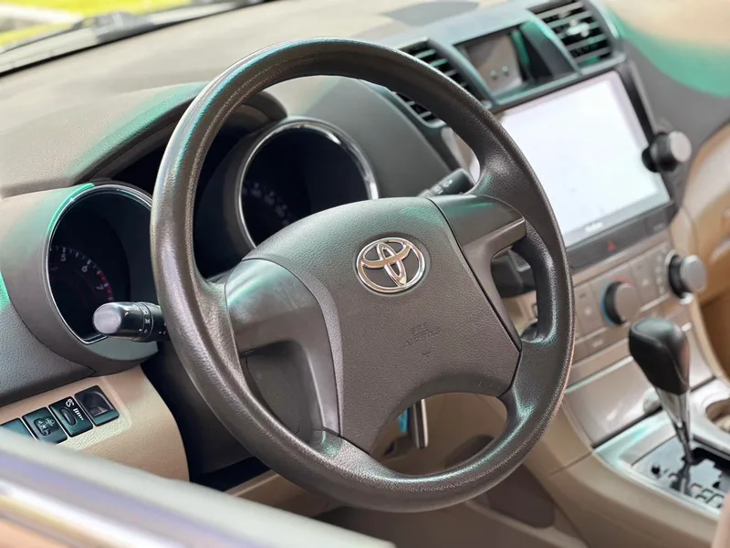 Toyota Highlander 2012 3.5L Four-wheel drive 7 Seat Elite Edition interior photo 8 Toyota Highlander 2012 3.5L Four-wheel drive 7 Seat Elite Edition interior photo 8