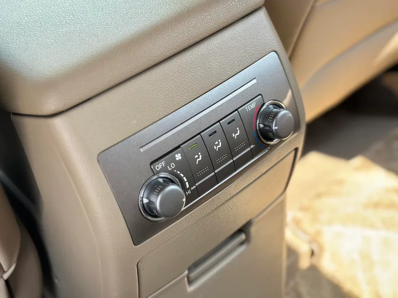 Toyota Highlander 2012 3.5L Four-wheel drive 7 Seat Elite Edition interior photo 12 Toyota Highlander 2012 3.5L Four-wheel drive 7 Seat Elite Edition interior photo 12