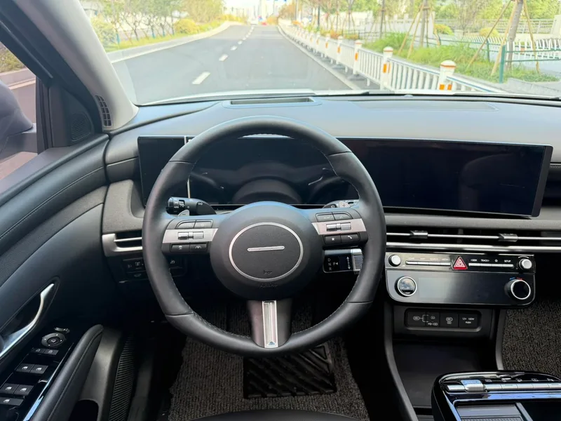 Hyundai Tucson 2025 Tucson L 1.5T TOP Flagship Edition interior photo 11 Hyundai Tucson 2025 Tucson L 1.5T TOP Flagship Edition interior photo 11
