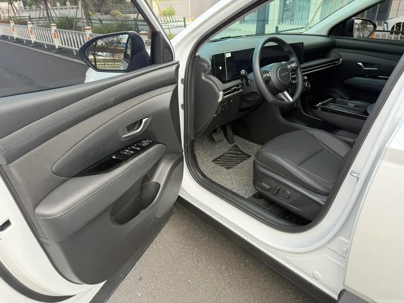 Hyundai Tucson 2025 Tucson L 1.5T TOP Flagship Edition interior photo 12 Hyundai Tucson 2025 Tucson L 1.5T TOP Flagship Edition interior photo 12