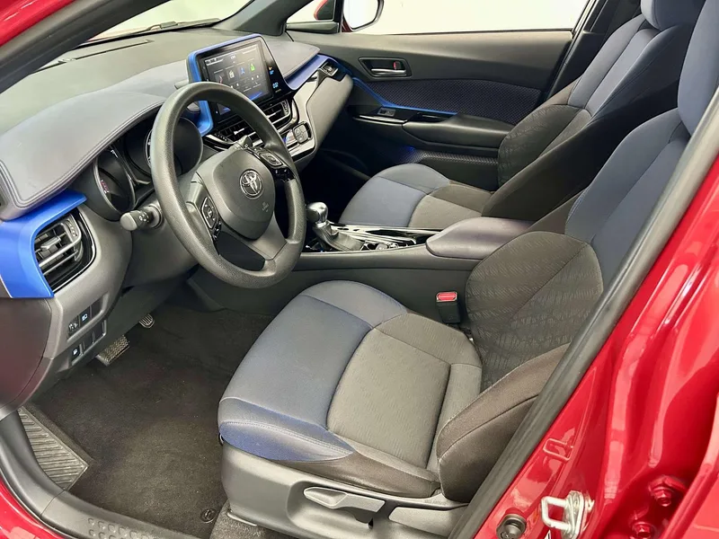 Toyota C-HR 2018 2.0L Leading Edition China V exterior photo 6