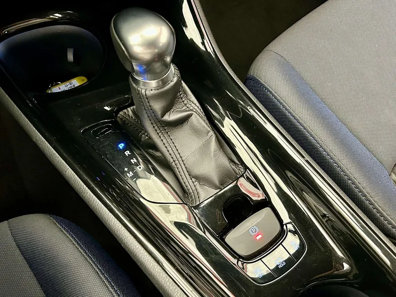 Toyota C-HR 2018 2.0L Leading Edition China V interior photo 10