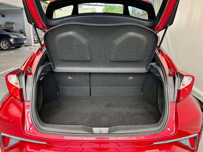 Toyota C-HR 2018 2.0L Leading Edition China V interior photo 16