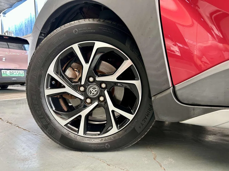 Toyota C-HR 2018 2.0L Leading Edition China V interior photo 18